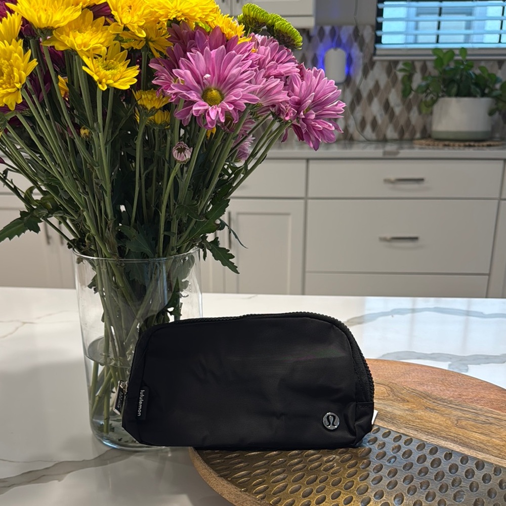 NWT Lululemon Black Everywhere Belt Bag 1L